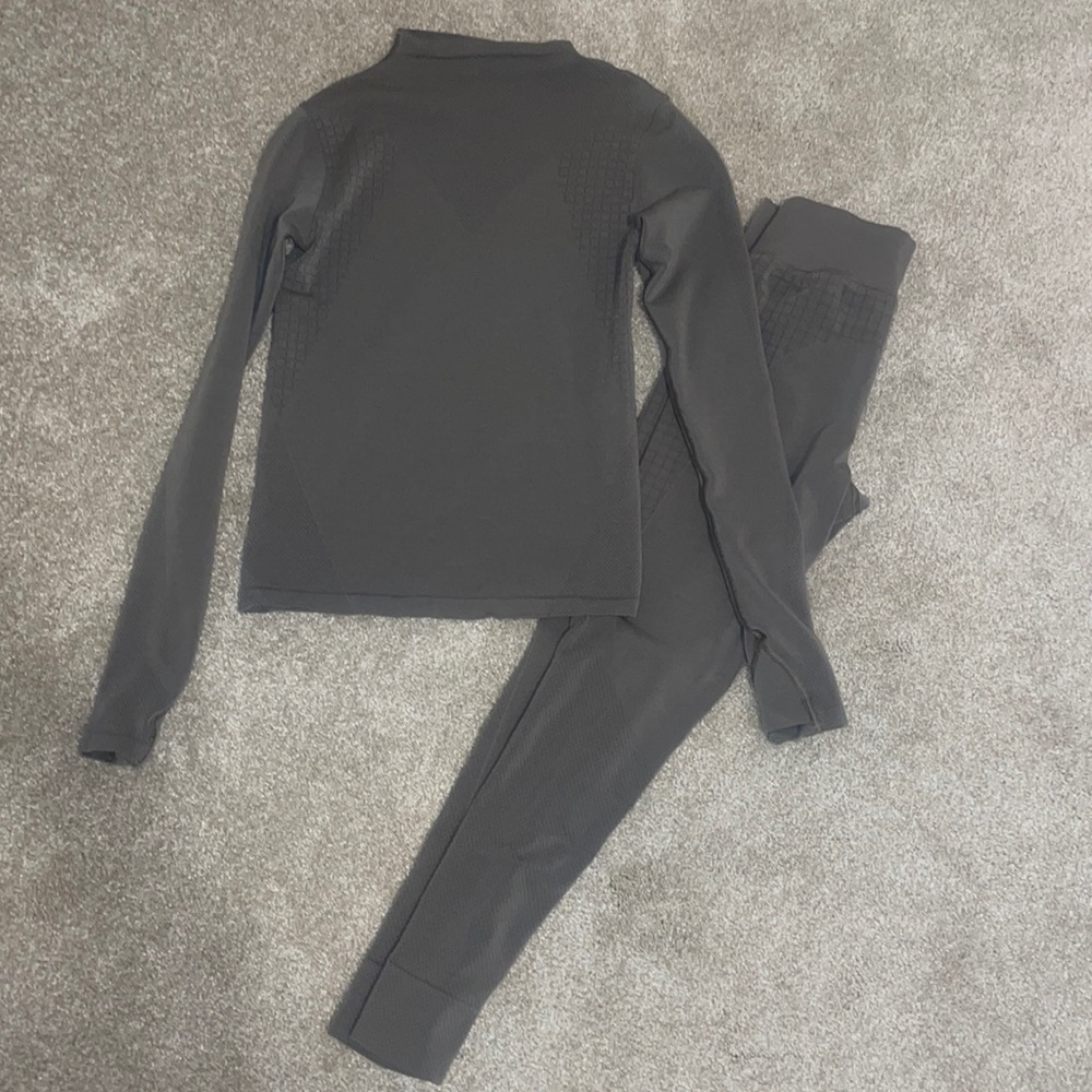 Lululemon workout set
